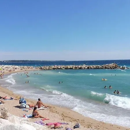 Charmantes Dans Un Moderne A Deux Pas De La * Cannes