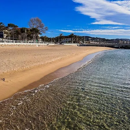 Charmantes Dans Un Moderne A Deux Pas De La * Cannes